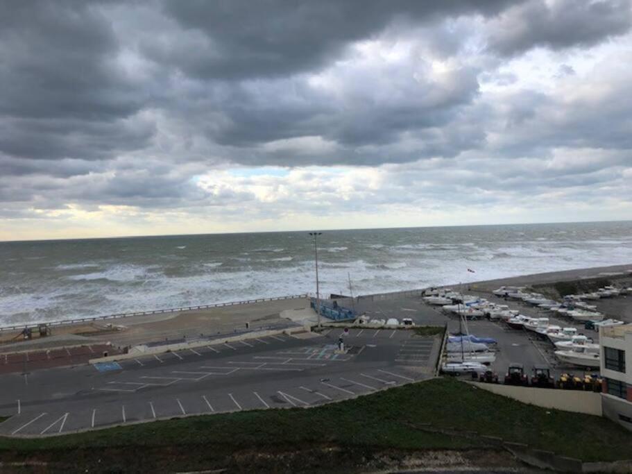 Pleine Face Mer Et Plage Ault Exterior foto